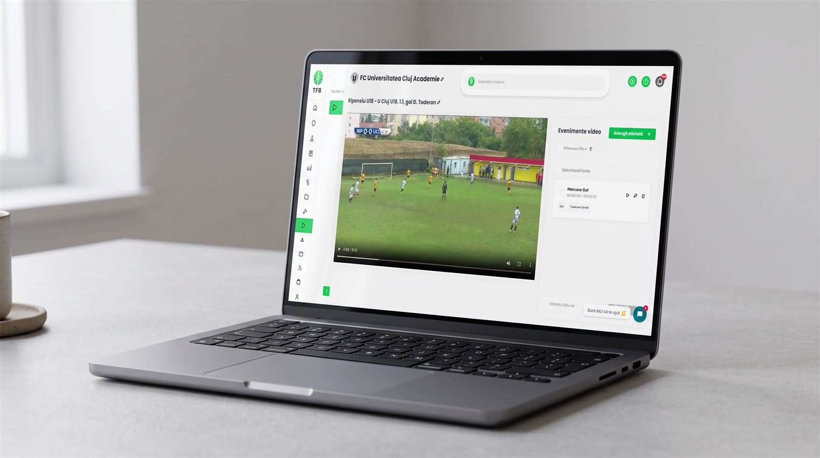Captură din platforma The Football Brain, afișată pe un MacBook